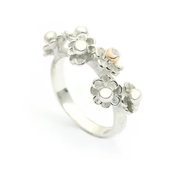 Per Borup , "Happy flower" ring i sølv