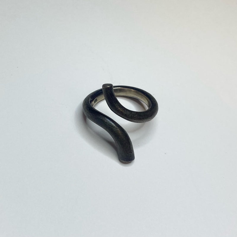 Heiring, sort rhodineret sølv ring et bånd