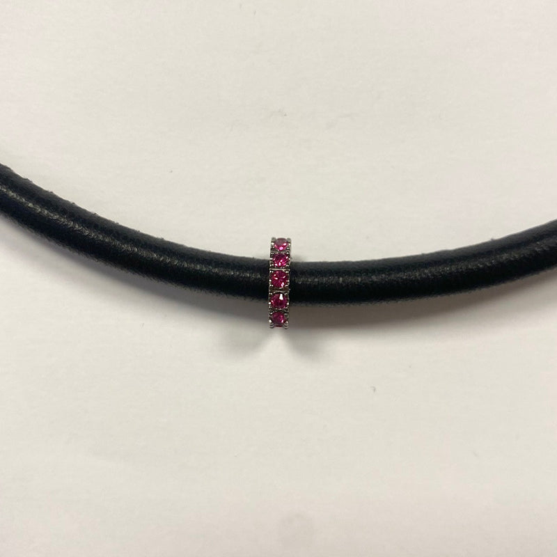 Vedhæng, sort rhodineret sølv, med pink zirconia